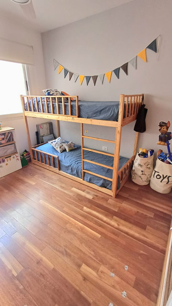 Cucheta infantil de madera a medida